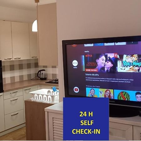 Self Check-In Targi Mtp Airport Szpital P Apartment Poznan Bagian luar foto
