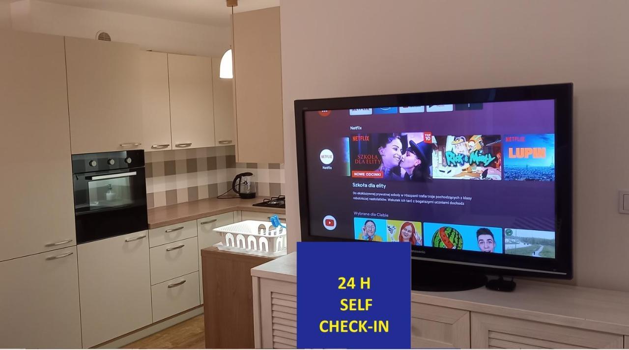 Self Check-In Targi Mtp Airport Szpital P Apartment Poznan Bagian luar foto